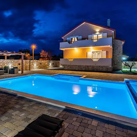 Poolincluded Villa Escape Vikendica *