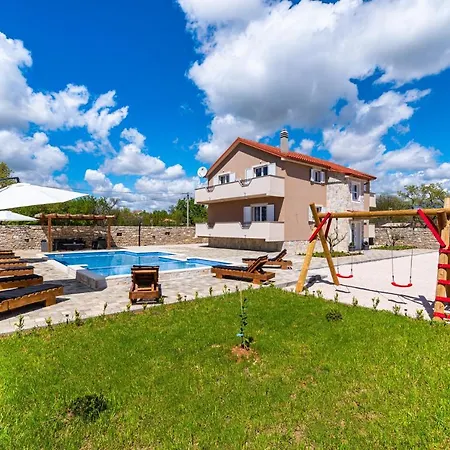 Vikendica Poolincluded Villa Escape *