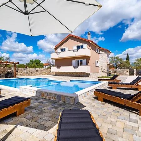 Tatil Evi Poolincluded Villa Escape