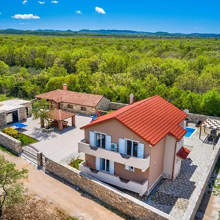 Poolincluded Villa Escape