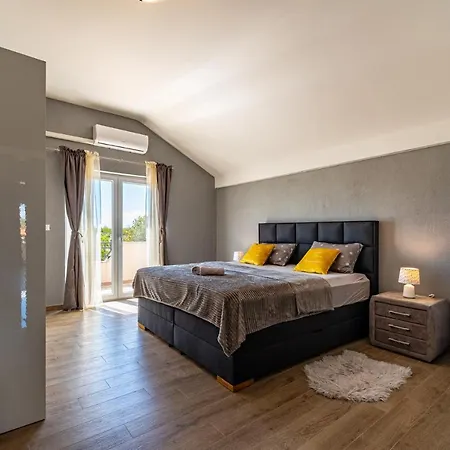 Poolincluded Villa Escape