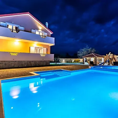 Tatil Evi Poolincluded Villa Escape *