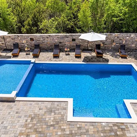 Tatil Evi Poolincluded Villa Escape Perusic Benkovacki