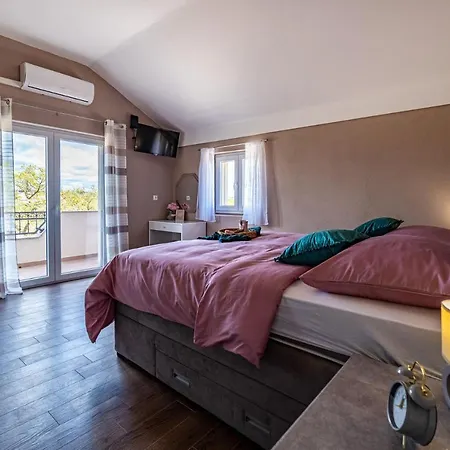 Poolincluded Villa Escape
