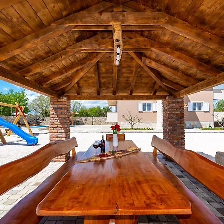 Tatil Evi Poolincluded Villa Escape