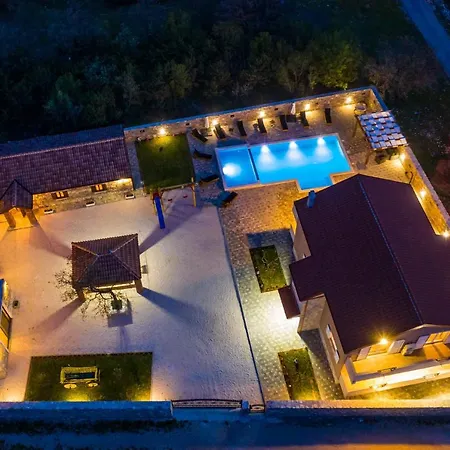 Tatil Evi Poolincluded Villa Escape
