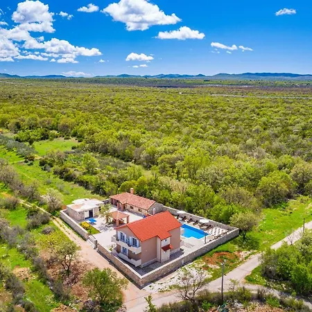 Tatil Evi Poolincluded Villa Escape *